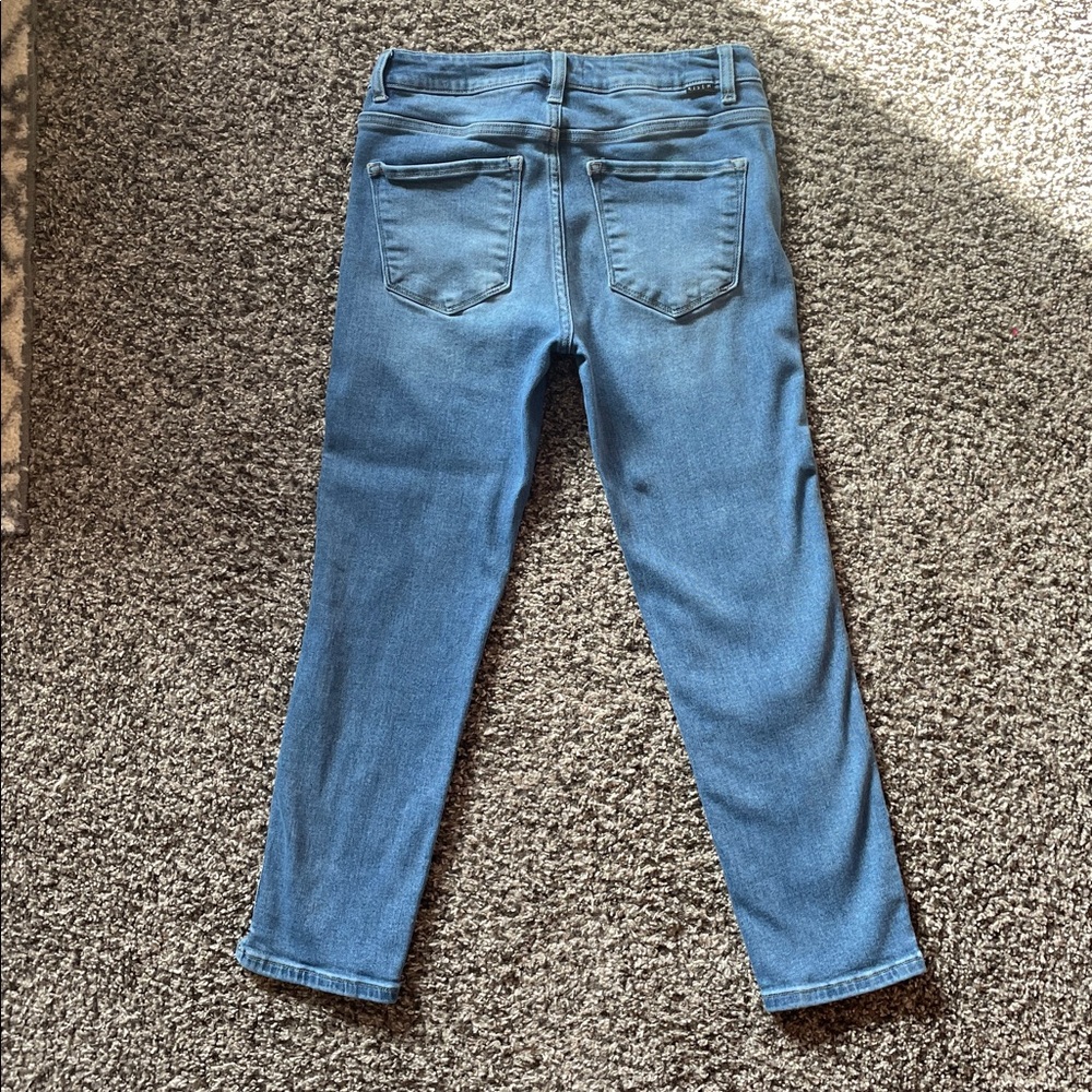 Risen stretch boutique cropped jeans. - Picture 3 of 10